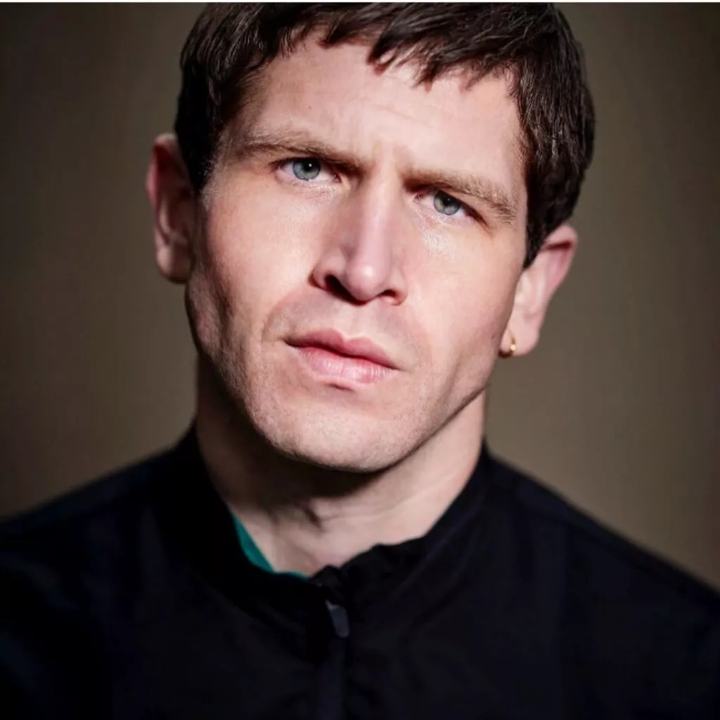Kyle Rowe as Tony (Credit_ Royal Exchange)